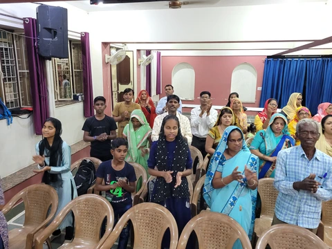 ल्यूक की पुस्तक समर्पित