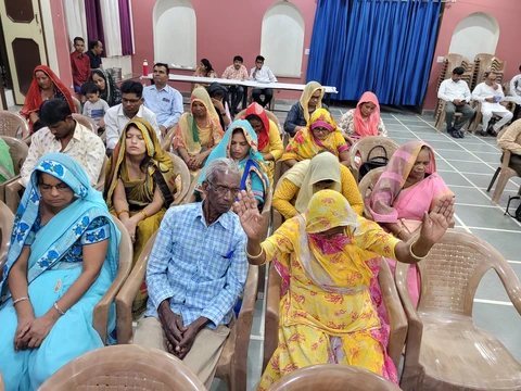 ल्यूक की पुस्तक समर्पित